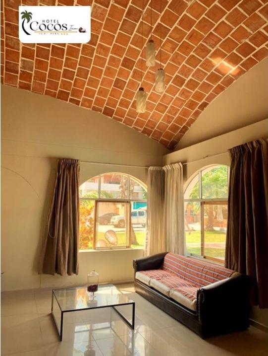 Hotel Cocos Inn Ика Экстерьер фото